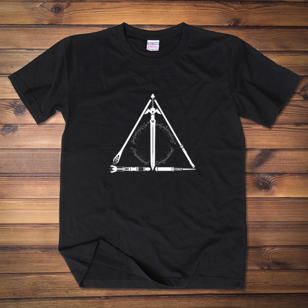 <p>Le Seigneur des Anneaux Tee Hot Topic T-Shirt</p>
